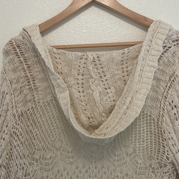 Soft classy woven sweater with hood😍 - Picture 7 of 9